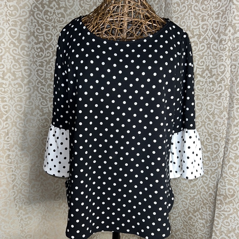 Green Envelope Blouse, 1X, Black & White Polka Dot, 3/4 Ruffle trim sleeves.